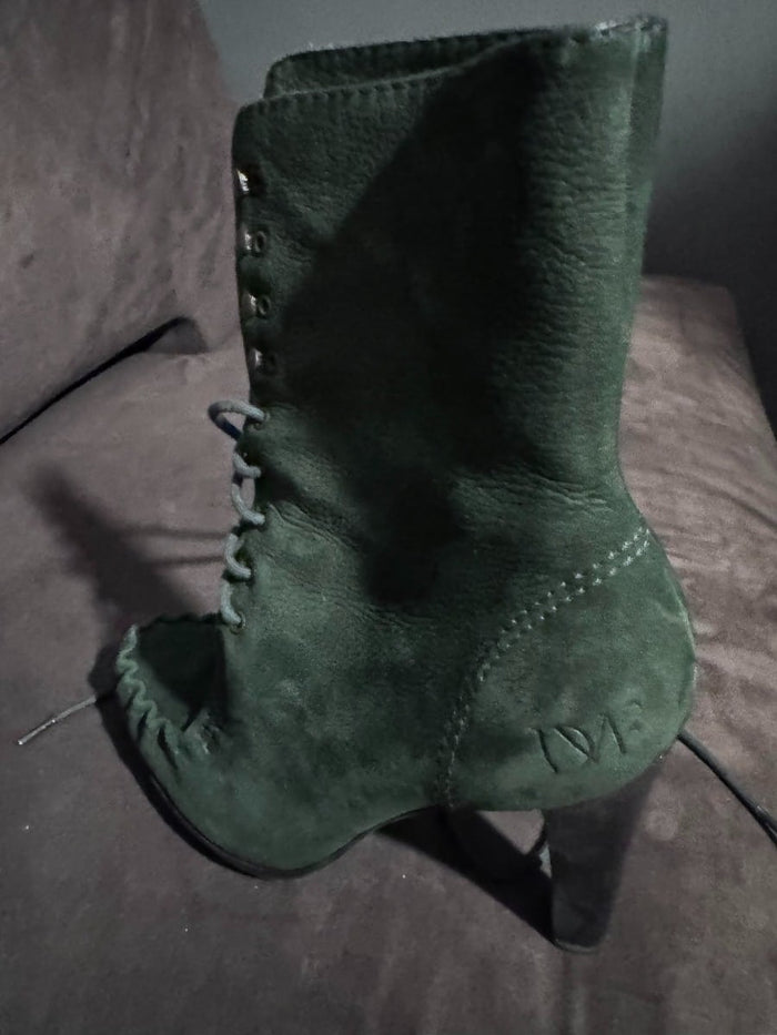 sc:/d/v/dvf_boots_3.jpg