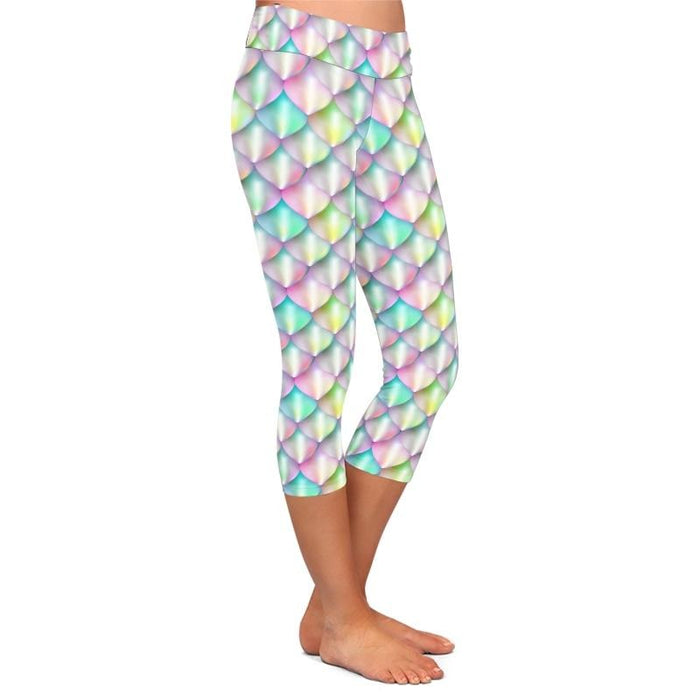 Ladies Gorgeous Pastel Fish Scales Printed Capri Leggings