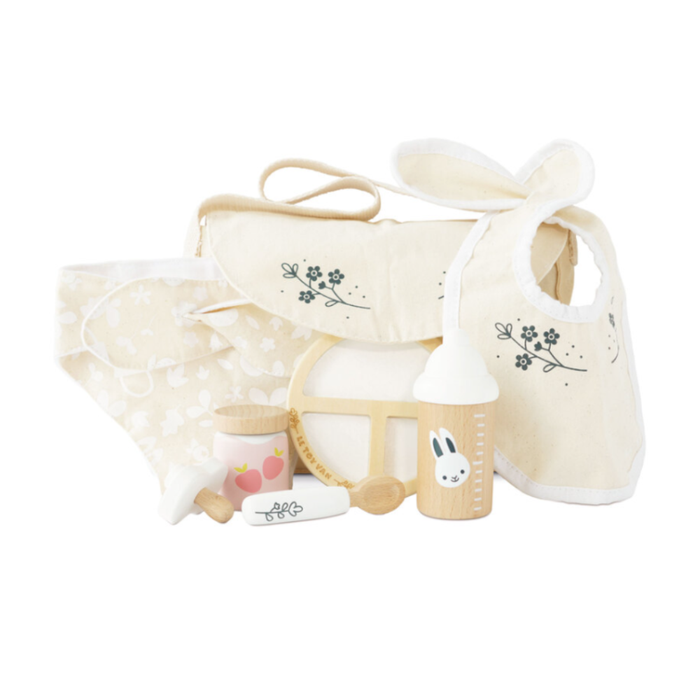 Le Toy Van Doll Nursing Set