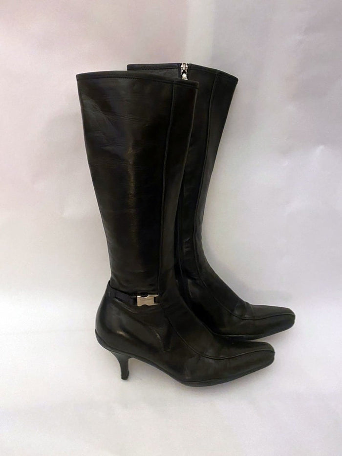 sc:/p/r/prada_black_leather_boots.jpg