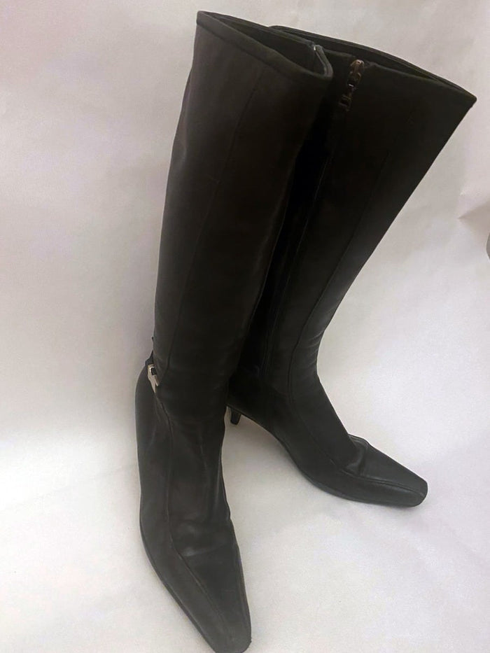 sc:/p/r/prada_black_leather_boots2.jpg