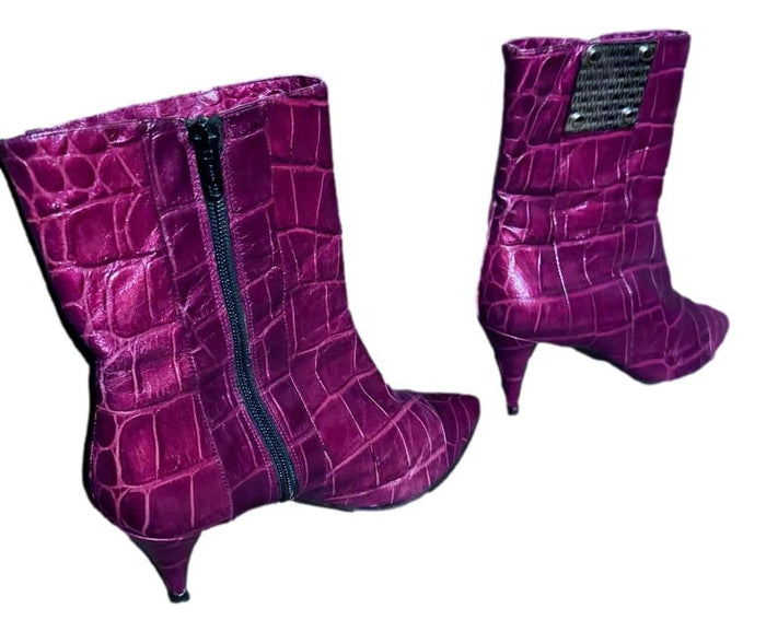 sc:/r/e/red_boots_2_1_clipped_rev_1.jpeg