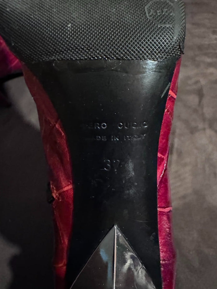 sc:/r/e/red_boots_4.jpg