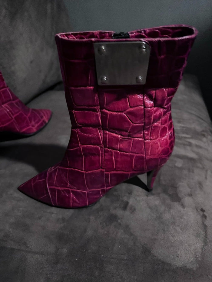 sc:/r/e/red_boots_1_1.jpg