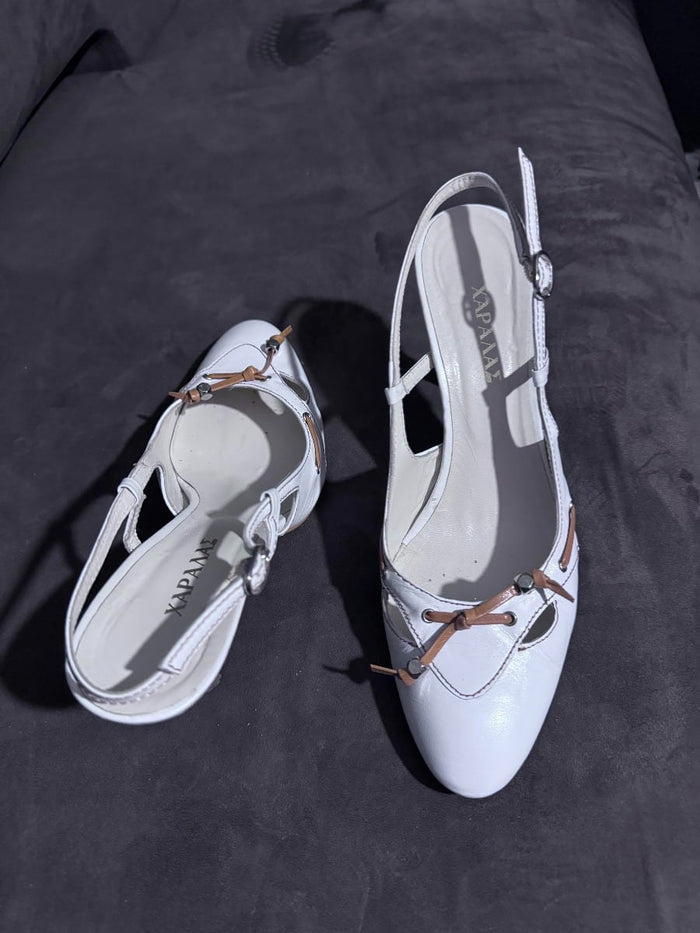 sc:/w/h/white_sandals_4.jpg