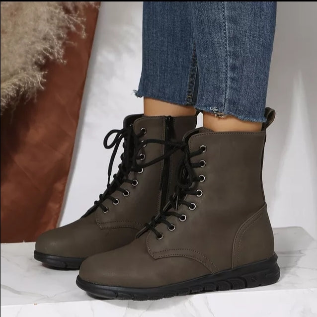 Womens Lovely Zip-Up Solid Coloured Boots